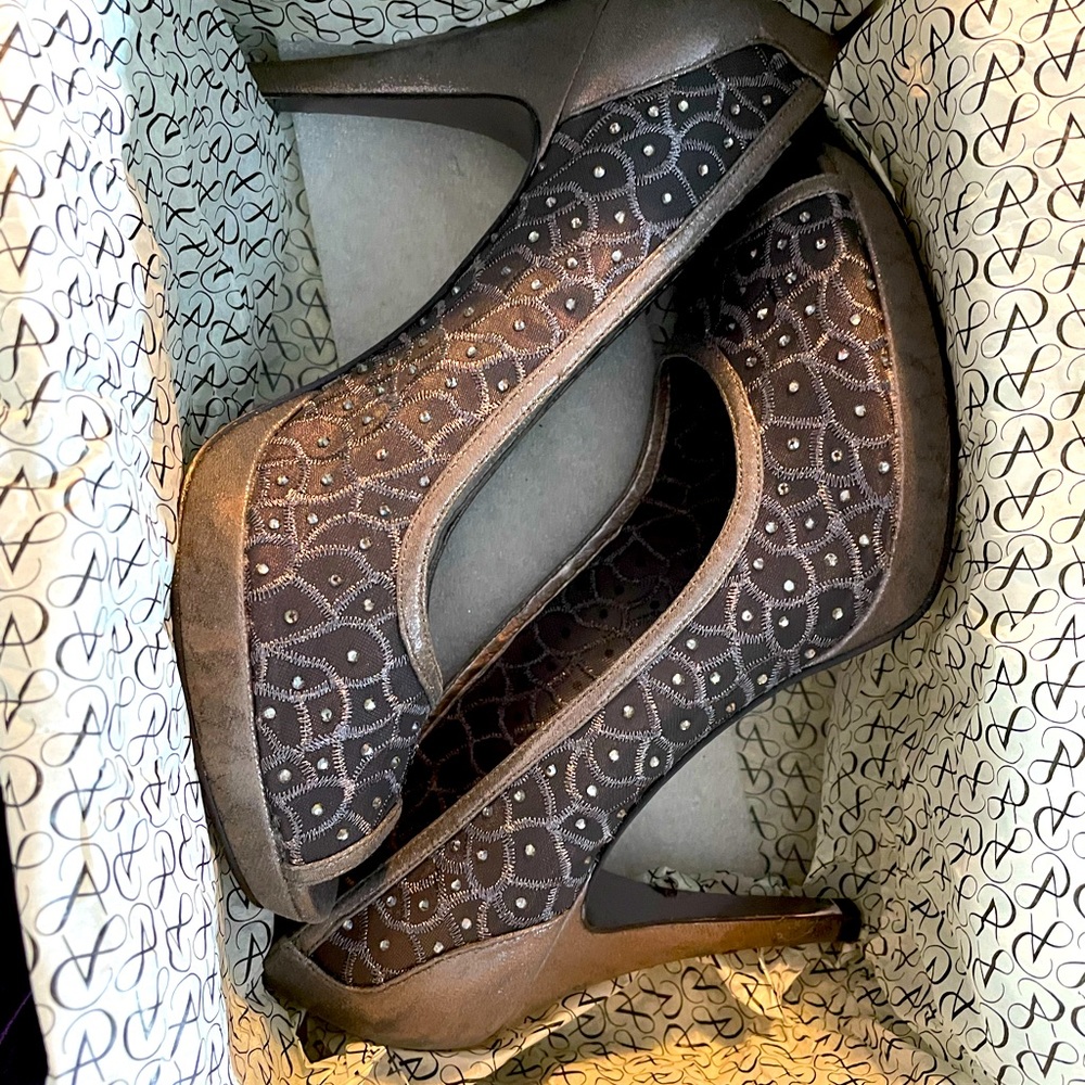 Adrianna Papell Glitzy heels size 10